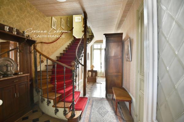 Propriété à vendre 14 pièces à LA ROCHE VINEUSE