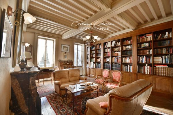 Propriété à vendre 14 pièces à LA ROCHE VINEUSE