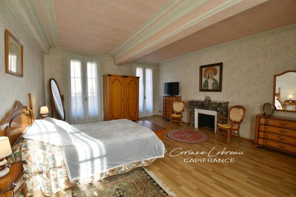 Propriété à vendre 14 pièces à LA ROCHE VINEUSE