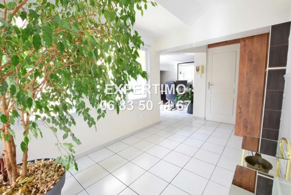 Réaumont (38140) VILLA FAMILIALE AVEC PISCINE, ESPACES GÉNÉREUX ET CADRE VERDOYANT
