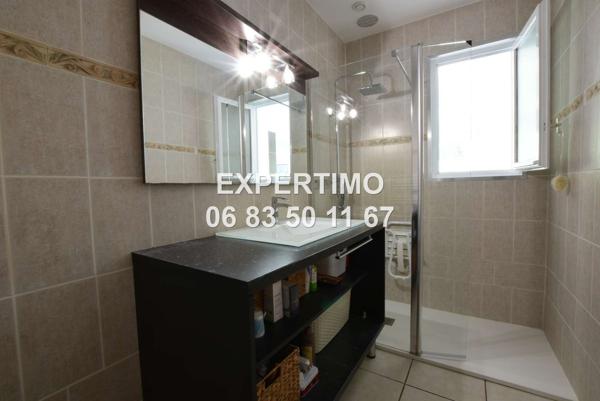 Réaumont (38140) VILLA FAMILIALE AVEC PISCINE, ESPACES GÉNÉREUX ET CADRE VERDOYANT