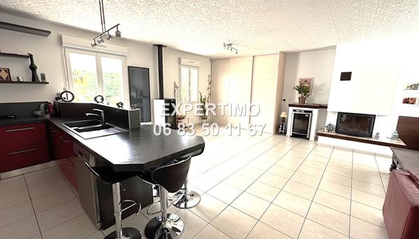 Réaumont (38140) VILLA FAMILIALE AVEC PISCINE, ESPACES GÉNÉREUX ET CADRE VERDOYANT