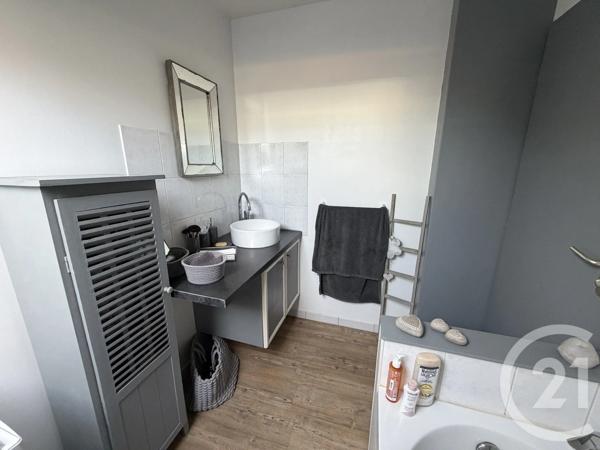 Appartement F3 à vendre  3 pièces - 60,75 m 2   VALENTIGNEY  - 25