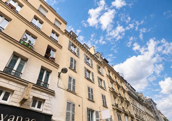 PARIS 9 EME - ENTRE SAINT GEORGES ET BLANCHE - RUE PIERRE FONTAINE. 150 000 € **  - Référence  SB-6769