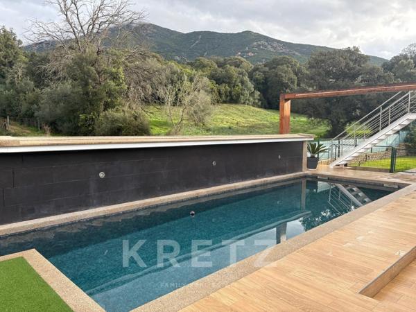 Maison d'architecte située sur la rive sud d'Ajaccio, à Bastelicaccia