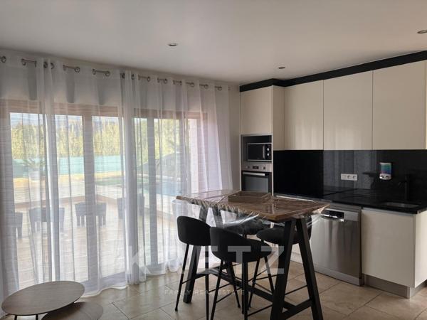 Maison d'architecte située sur la rive sud d'Ajaccio, à Bastelicaccia