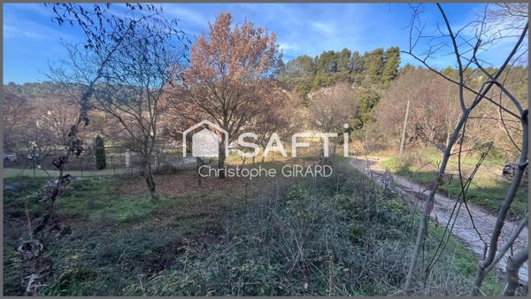 Terrain constructible et viabilisé de 1524 m²