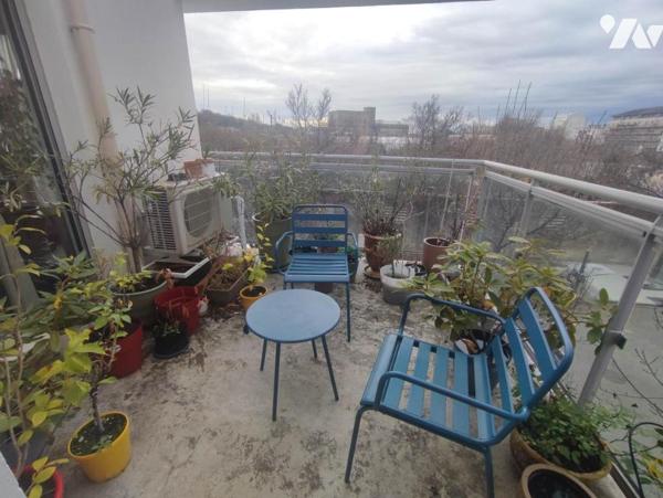 Appartement avec terrasses et 2 stationnements fermés