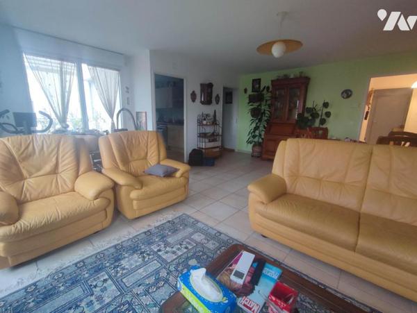 Appartement avec terrasses et 2 stationnements fermés