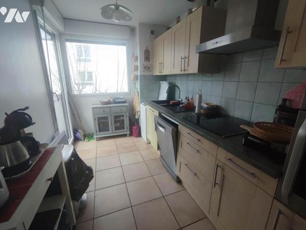 Appartement avec terrasses et 2 stationnements fermés