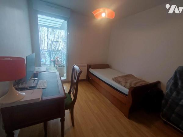 Appartement avec terrasses et 2 stationnements fermés