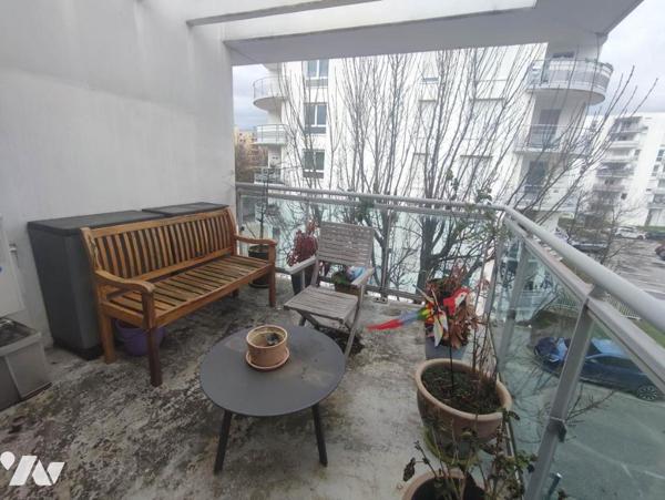 Appartement avec terrasses et 2 stationnements fermés