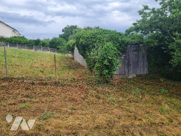 Maison de village de 54 m2 habitable avec terrain de 2682 m2.