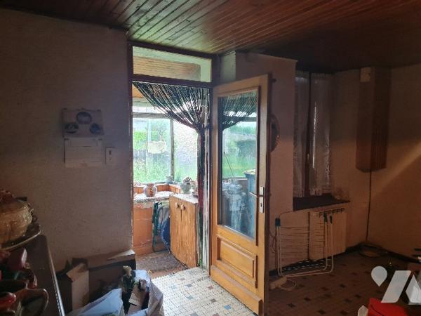 Maison de village de 54 m2 habitable avec terrain de 2682 m2.