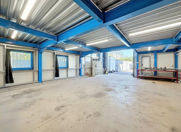 Local d'activité (entrepôt, bureaux et appartement ) situé à Villenoy - 198 m2 - proche RN3, A4 et gare de Meaux