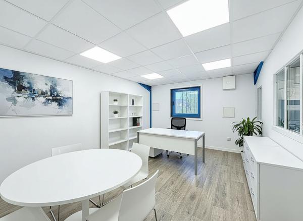 Local d'activité (entrepôt, bureaux et appartement ) situé à Villenoy - 198 m2 - proche RN3, A4 et gare de Meaux