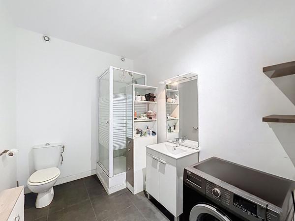 Local d'activité (entrepôt, bureaux et appartement ) situé à Villenoy - 198 m2 - proche RN3, A4 et gare de Meaux