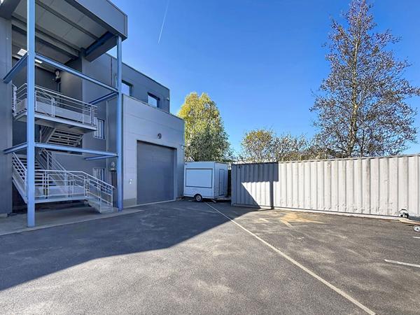 Local d'activité (entrepôt, bureaux et appartement ) situé à Villenoy - 198 m2 - proche RN3, A4 et gare de Meaux