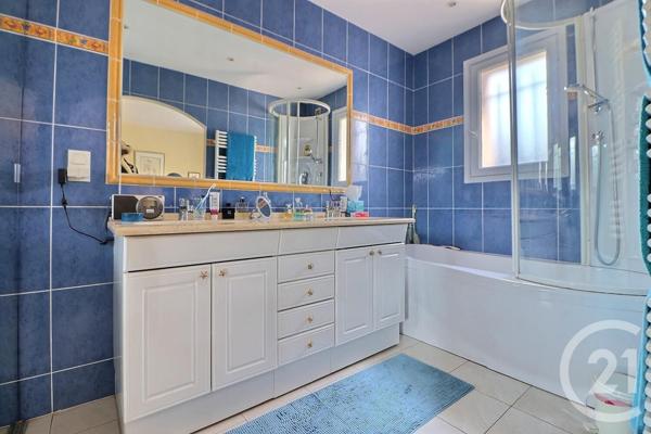 Maison à vendre  6 pièces - 156,10 m2 ST RAPHAEL - 83