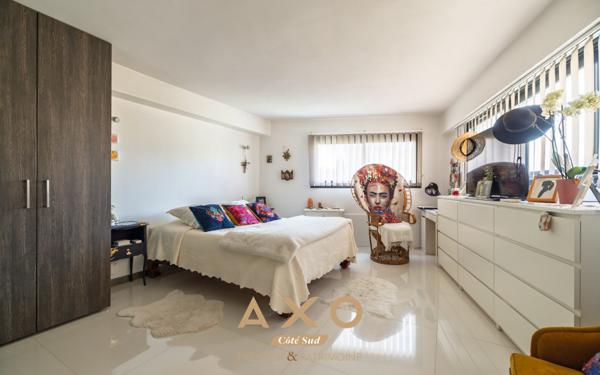 LAMBESC - MAISON - 250m² - 3 CHAMBRES - PISCINE - 750 000 €