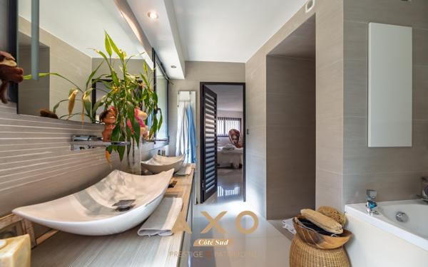 LAMBESC - MAISON - 250m² - 3 CHAMBRES - PISCINE - 750 000 €