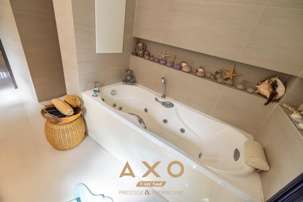 LAMBESC - MAISON - 250m² - 3 CHAMBRES - PISCINE - 750 000 €