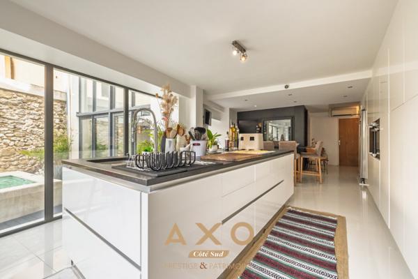 LAMBESC - MAISON - 250m² - 3 CHAMBRES - PISCINE - 750 000 €