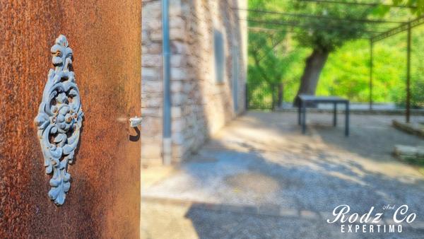 Saignon (84400) Maison en pierre avec 4 chambres, piscine, pool house, garage et vue dégagée