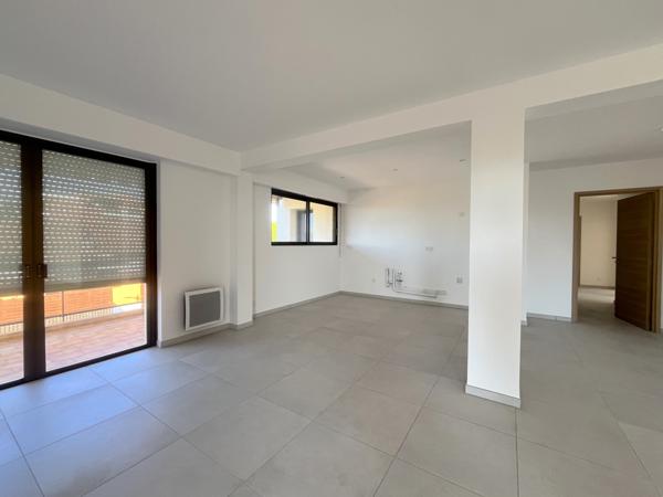 Saint-Laurent-du-Var (06700) APPARTEMENT REFAIT A NEUF AVEC TERRASSE ET PARKINGS