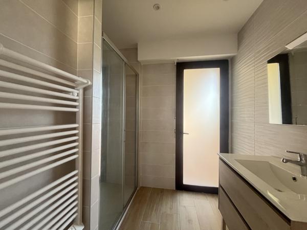 Saint-Laurent-du-Var (06700) APPARTEMENT REFAIT A NEUF AVEC TERRASSE ET PARKINGS