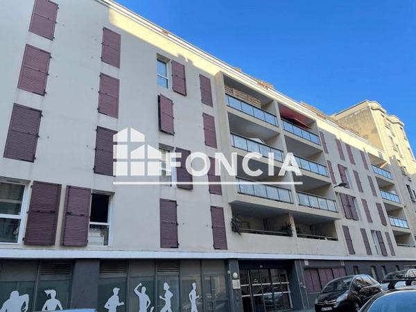 Location Studio 28 m² - 8 BD DES FRERES GODCHOT Marseille 13005