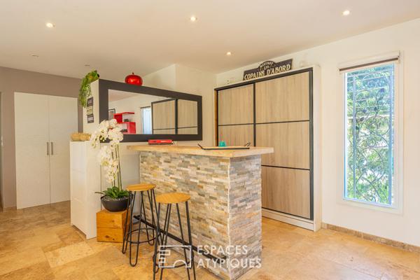 Maison de plain-pied au charme discret avec piscine