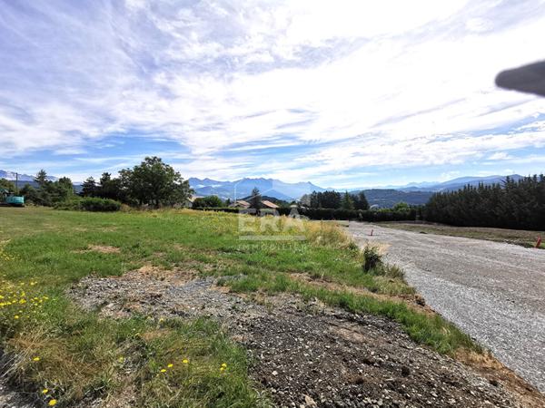 A vendre à Gap, terrain à bâtir.