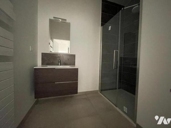 INTRA MUROS 3 PIECES NEUF AVEC UN PARKING