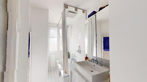 2 pièces avec BALCON et vue très dégagée !