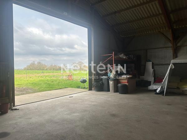 Bâtiment 300 m², sur 1200 m² terrain, idéal stockage.