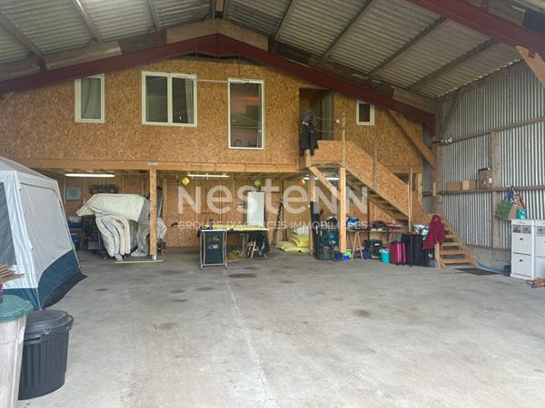 Bâtiment 300 m², sur 1200 m² terrain, idéal stockage.