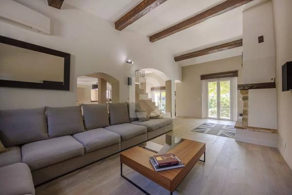 Charmante Villa avec des finitions haut de gamme à vendre au Rouret