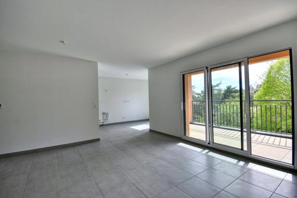 Découvrez cet appartement Neuf – Chic, Confortable et Lumineux