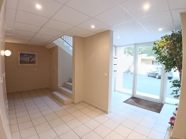 Appartement T4 de 78,81m² avec terrasse, loggia, garage et PK