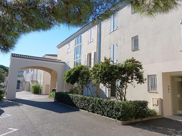 Appartement T4 de 78,81m² avec terrasse, loggia, garage et PK