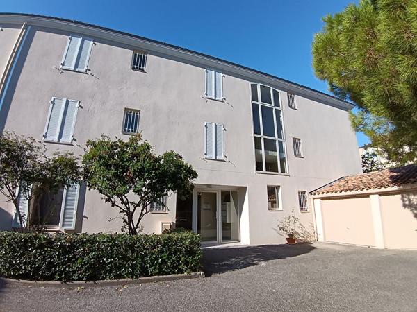 Appartement T4 de 78,81m² avec terrasse, loggia, garage et PK