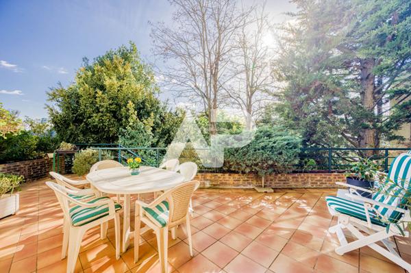 SEVRES RIVE DROITE - MAISON D'ARCHITECTE 1 490 000 € ** - Référence 604-S