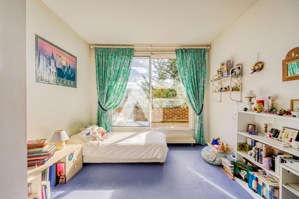 SEVRES RIVE DROITE - MAISON D'ARCHITECTE 1 490 000 € ** - Référence 604-S