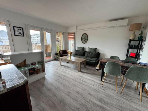 T2 rénové avec terrasse , Plein centre de Moriani Plage