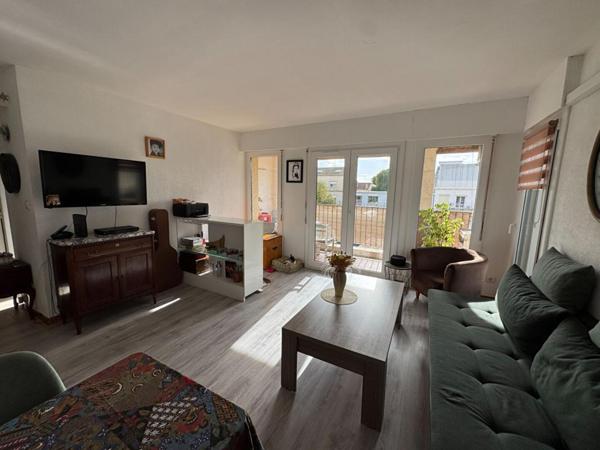 T2 rénové avec terrasse , Plein centre de Moriani Plage