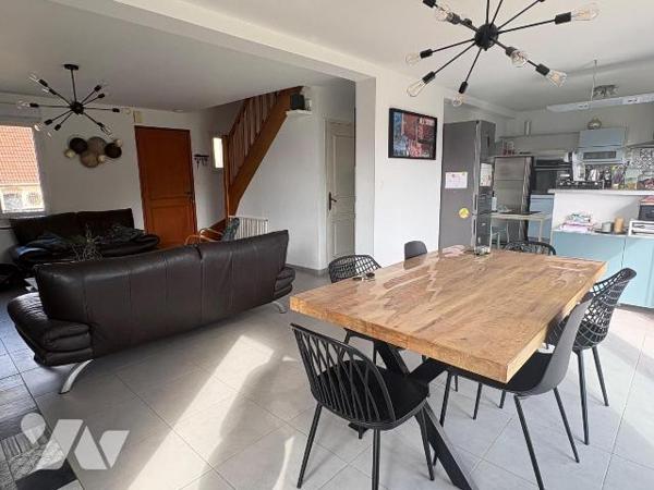 Etaples, non loin des commerces et des écoles, venez découvrir cette charmante et jolie maison ...