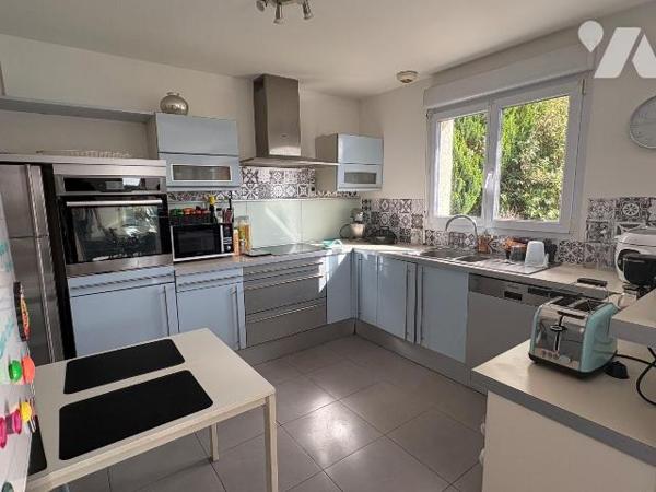Etaples, non loin des commerces et des écoles, venez découvrir cette charmante et jolie maison ...