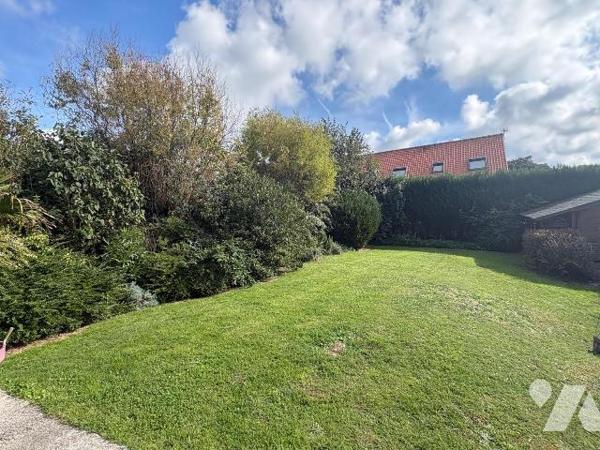 Etaples, non loin des commerces et des écoles, venez découvrir cette charmante et jolie maison ...