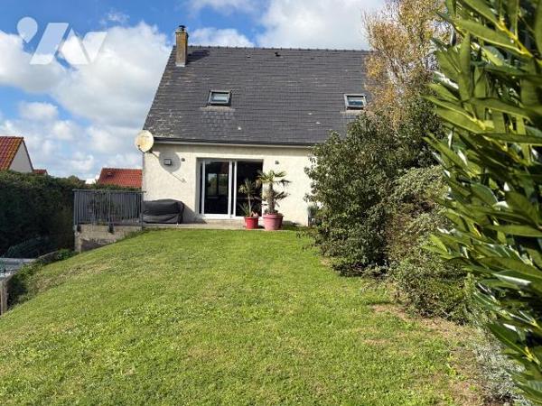 Etaples, non loin des commerces et des écoles, venez découvrir cette charmante et jolie maison ...